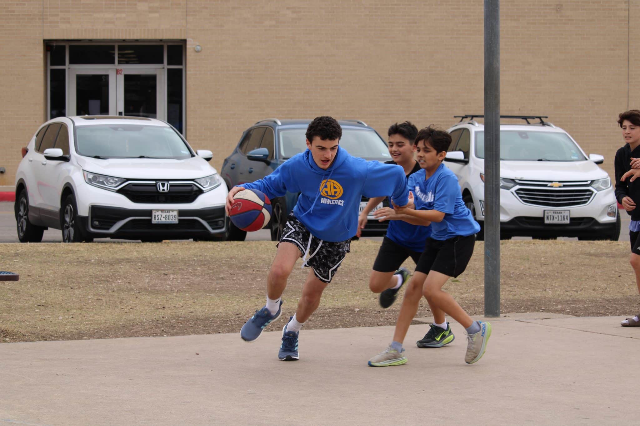 Recess or Library? AHJS Students Choose How to Recharge After Lunch